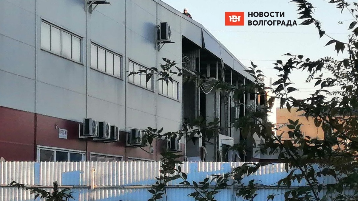     Сразу трое работников завода по производству радиаторов отопления в Красноармейском районе Волгограда получили сильные ожоги. Они госпитализированы. Еще один сотрудник предприятия скончался на месте от последствий взрыва и случившегося пожара.