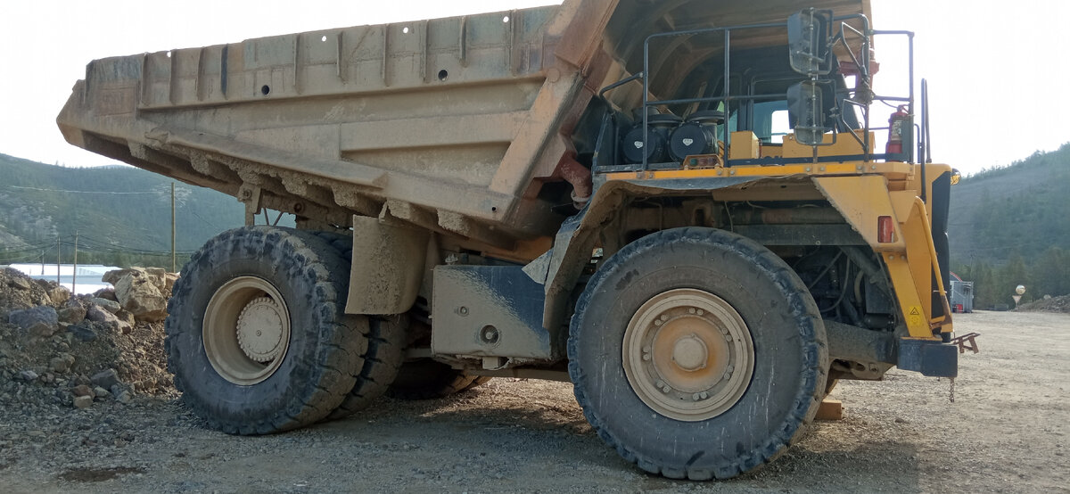 Фото: самосвал komatsu hd465