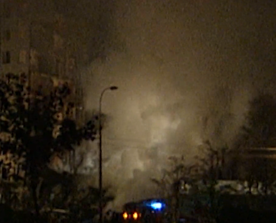 Стоп-кадр из новостей того времени. Вид из окна был дальше.