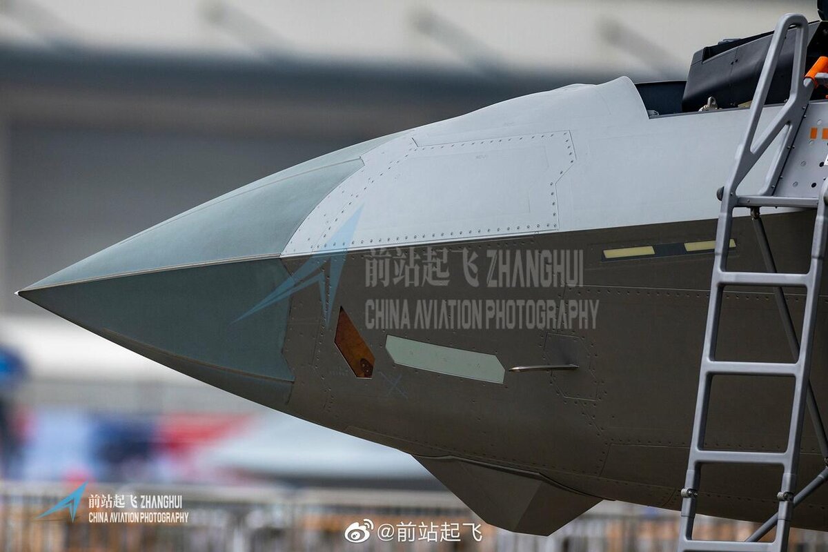 Китайцы показали новейший самолет-невидимку