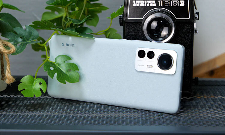 Xiaomi 12 Pro. Изображение: mobiltelefon.ru