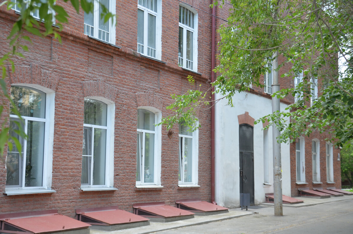 Здание конторы хорошо отреставрировали