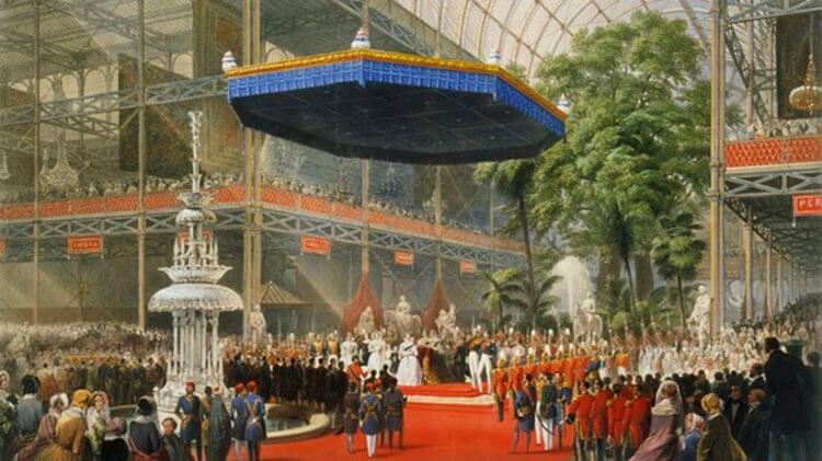 НЕИЗВЕСТНЫЙ ХУДОЖНИК. КОРОЛЕВА ВИКТОРИЯ НА ОТКРЫТИИ МЕЖДУНАРОДНОЙ ПРОМЫШЛЕННОЙ ВЫСТАВКИ В ХРУСТАЛЬНОМ ДВОРЦЕ В ГАЙД-ПАРКЕ В ЛОНДОНЕ, ВЕЛИКОБРИТАНИЯ (ФРАГМЕНТ ЛИТОГРАФИИ). 1851. ЧАСТНОЕ СОБРАНИЕ