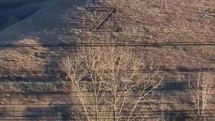     При въезде в Кисловодск теперь на небольшой горе можно увидеть символ Z, сообщил сити-менеджер Евгений Моисеев.