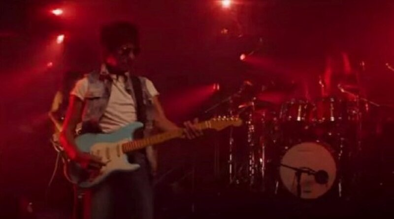 Бек играет композицию Линка Рэя Rumble на Fender American Vintage II 1957 Stratocaster 