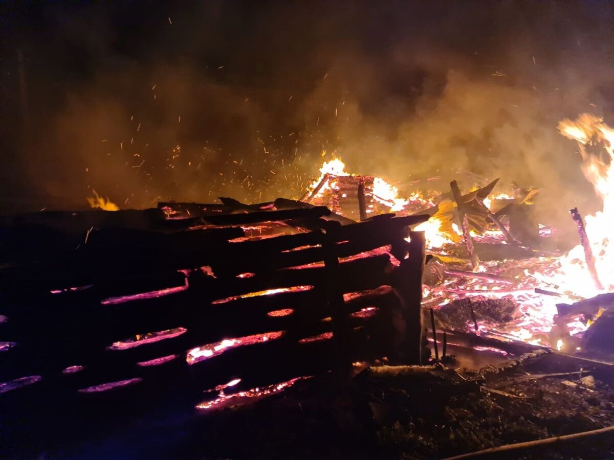 Трагедия в татарстане. Пожар. Горящее здание. Сгоревший дом. Пожар в здании.