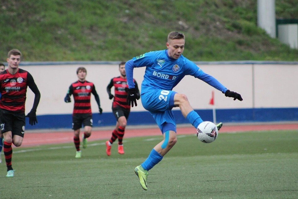     Егор Аксенов вернулся после травмы и сразу забил важнейший гол.