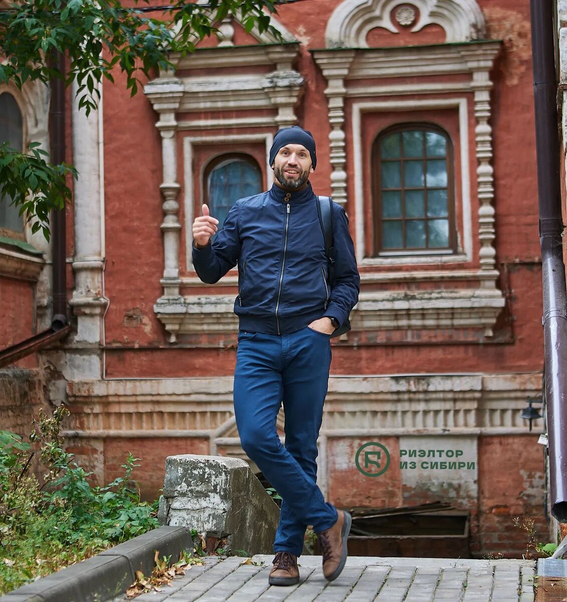 Здесь я на фоне палат Аверкия Кириллова на Берсеневской набережной. 1657 года. 