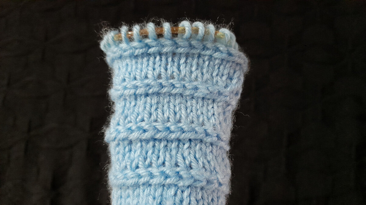 Узор горизонтальная дорожка спицами вкругов