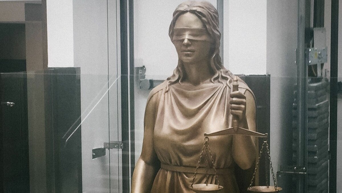     Мужчину признали виновным в езде на автомобиле в состоянии наркотического опьянения. Суд приговорил его к 400 часам обязательных работ. Кроме того, тюменцу запрещено заниматься деятельностью, связанной с управлением машинами в течение двух с половиной лет.