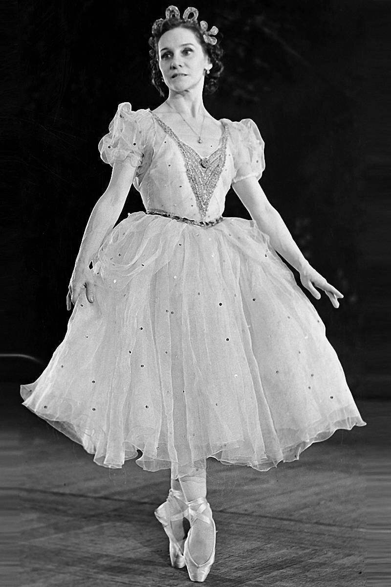 Ольга Васильевна Лепеши́нская в спектакле "Золушка". Материал взят из свободного источника.