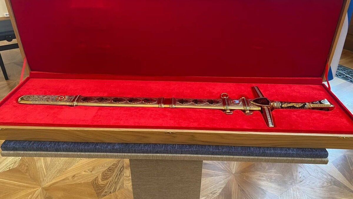     Фонд литературного и историко-архитектурного музея-заповедника Таганрога пополнит Меч Победы, об этом рассказал сити-менеджер города Михаил Солоницин.