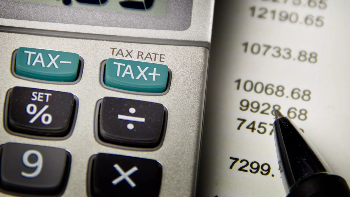 CC BY-SA 2.0 / Ken Teegardin / Calculating Taxes Up And Down
