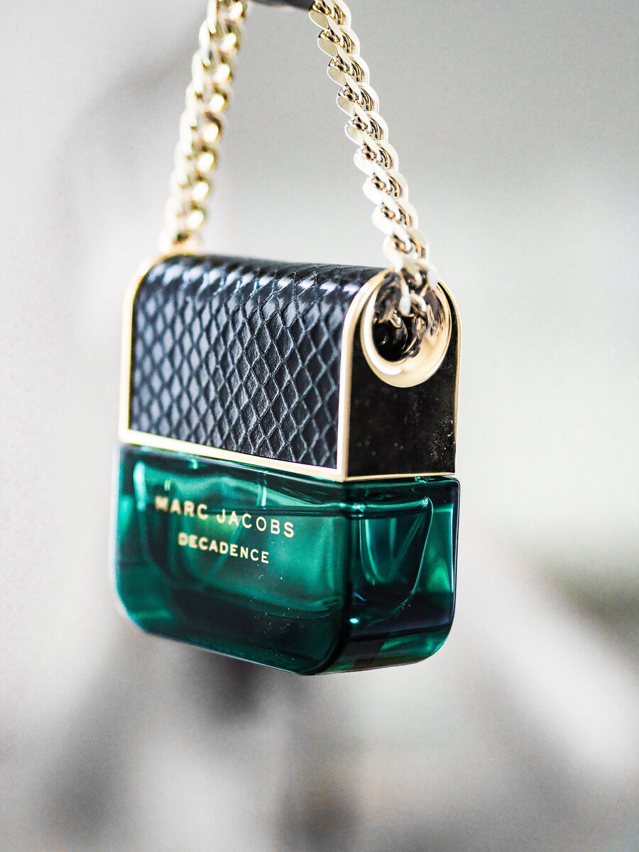 В галерее примеры флаконов-аксессуаров, листайте