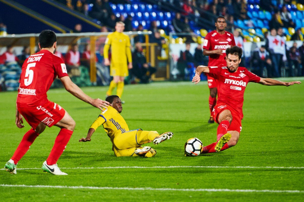 Эвелин Попов теперь играет в футболке Ростова