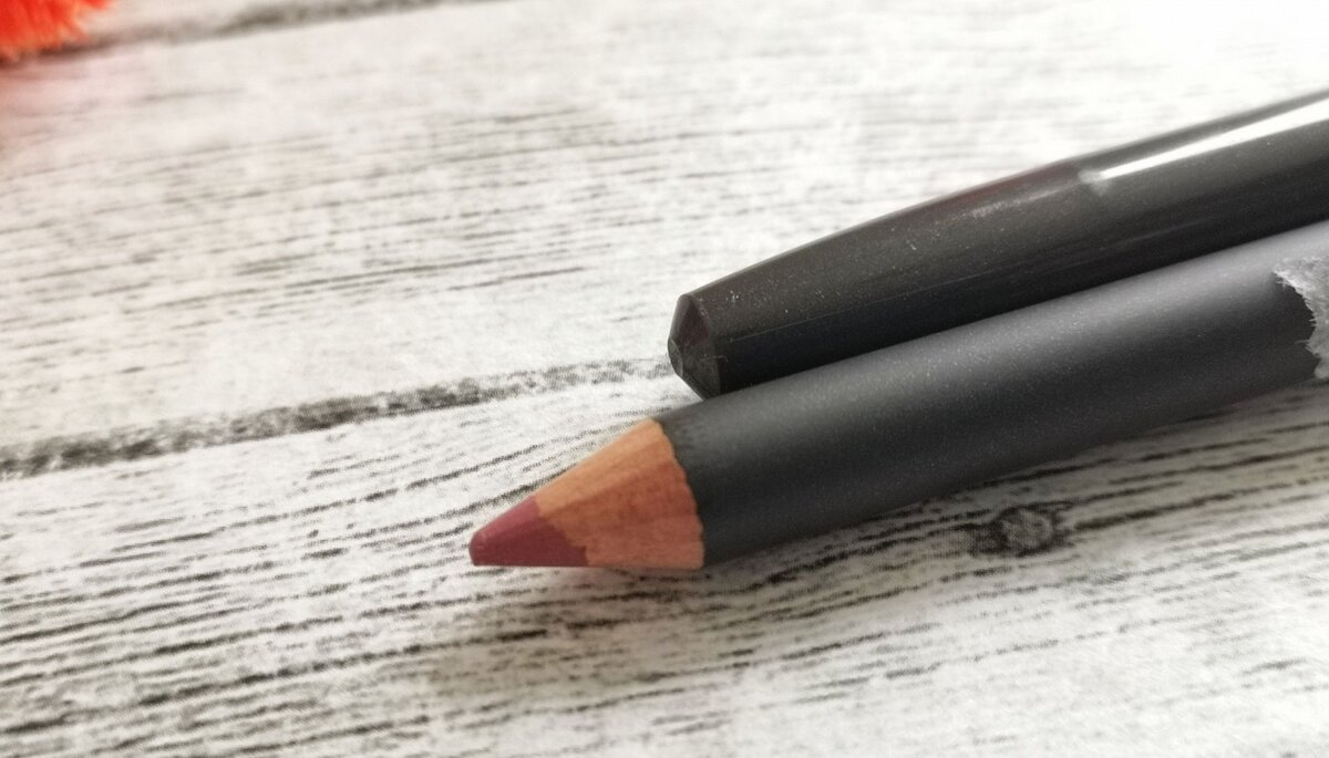 Карандаш для губ MAC Lip Pencil купить. Каталог Beautymania. Артикул 