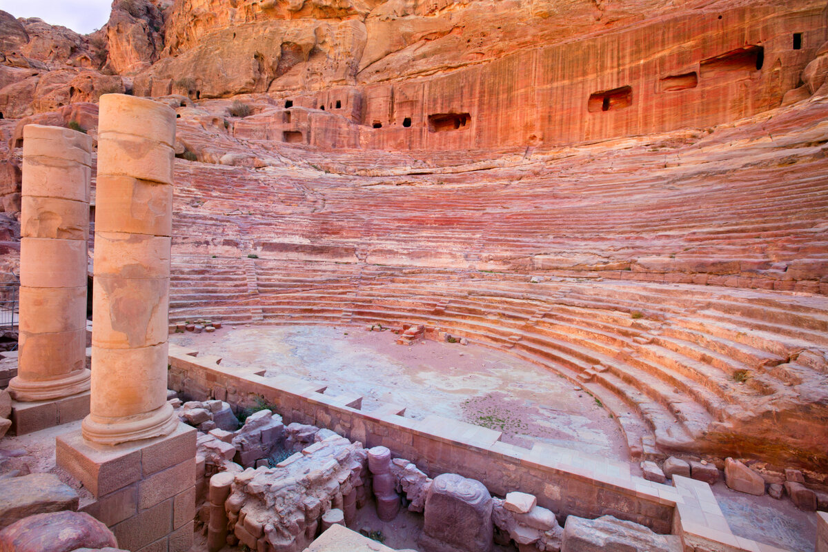 https://www.lonelyplanet.com/jordan/attractions/theatre/a/poi-sig/1446303/1332397