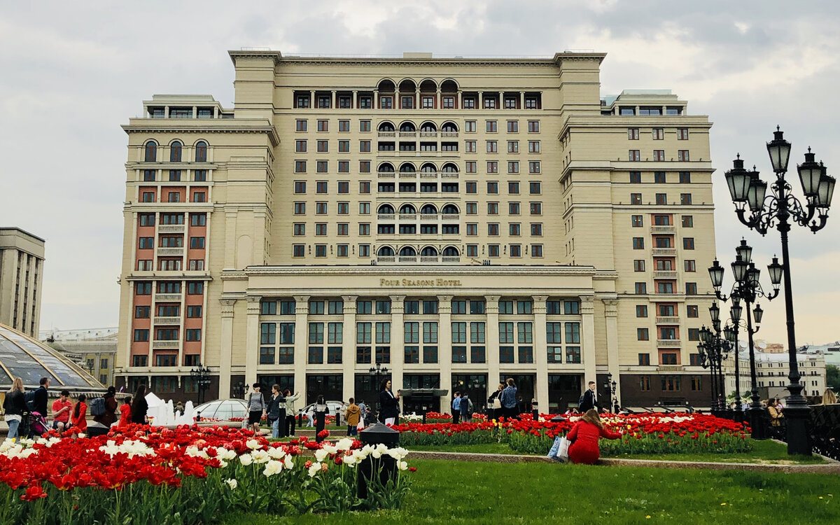 здание гостиницы москва в москве