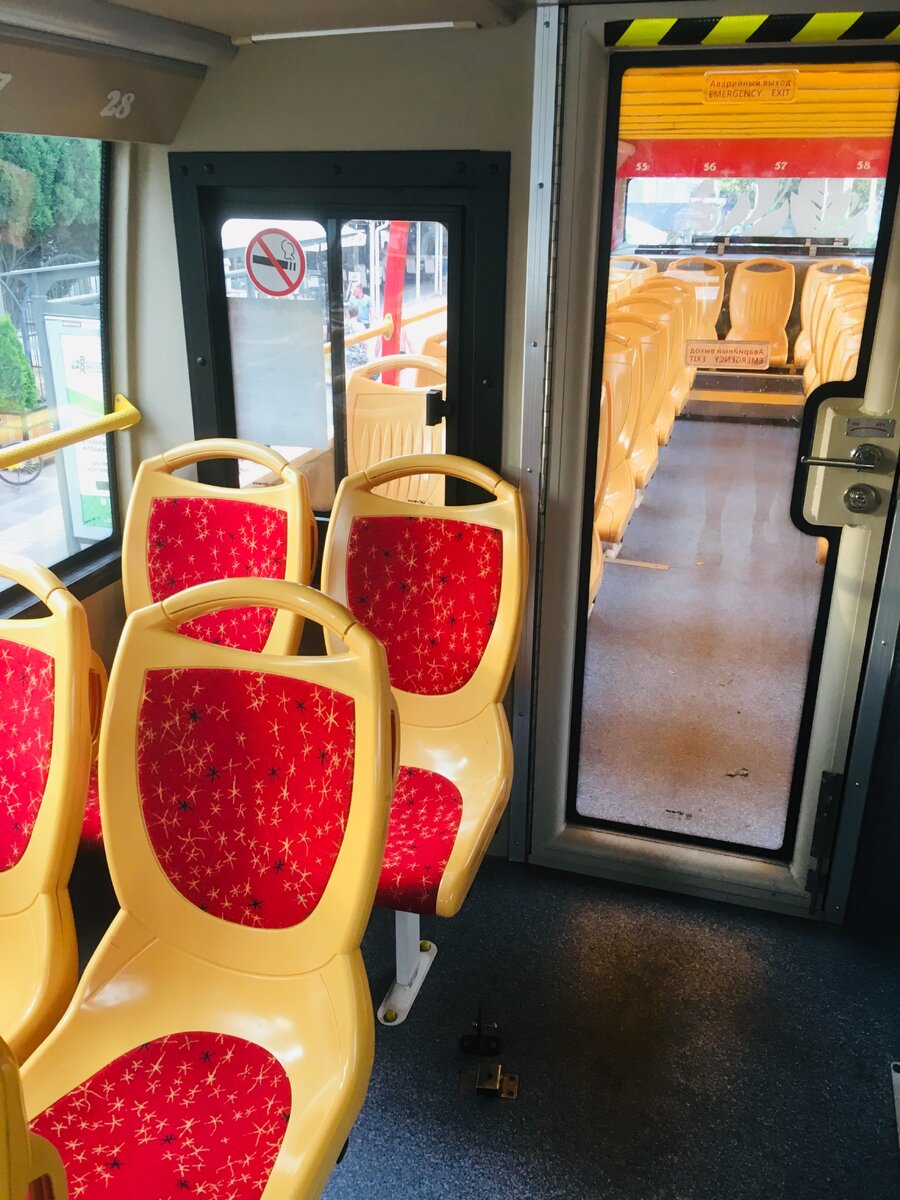 Закрытый салон на втором этаже