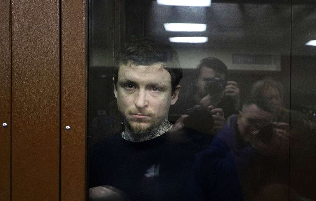  У тебя есть Российский паспорт-отлично !!! Ты конченная мразь-это уже вторично...           
 К сожалению в нашей стране отсутствует "институт репутации", да и лимит на легионеров способствует аморально-разгульному образу жизни...                                                                                                                                                                                                 На очередном заседании исполнительного комитета Российского футбольного союза было принято решение изменить формулу лимита на легионеров в российском футболе. 
Напомним, что ранее в российском футболе действовала следующая формула лимита на легионеров – «6+5». Сейчас ее изменили на «8+17».

Сообщается, что новый лимит на легионеров начнет действовать с сезона 2020/21. Таким образом, новый лимит предполагает, что в заявке футбольного клуба на сезон могут находиться только 8 легионеров и 17 футболистов с российскими паспортами.

Отметим, что в сезоне 2019/20 клубы будут играть по правилам лимита – «6+5», то есть, на поле одновременно могут находиться 6 игроков-легионеров и 5 российских футболистов. При этом количество легионеров в заявке клуба не ограничено.