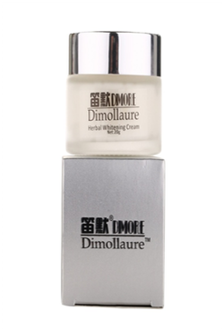 Пахнет травами, немного специфически. Консистенция плотная. 