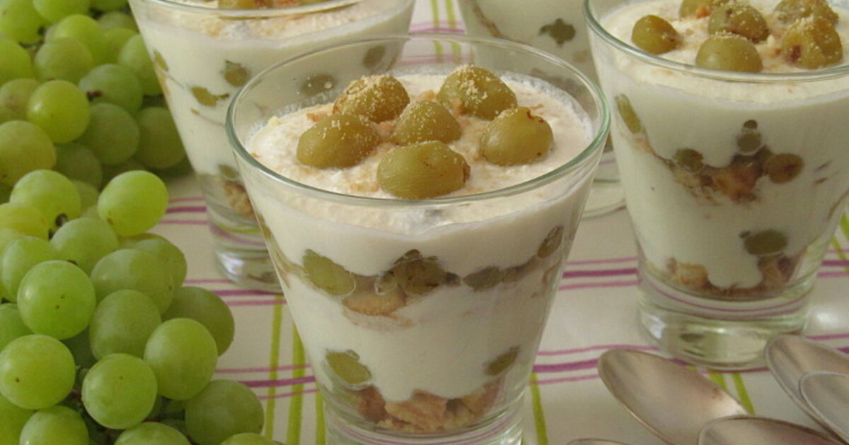 Творожный десерт с виноградом