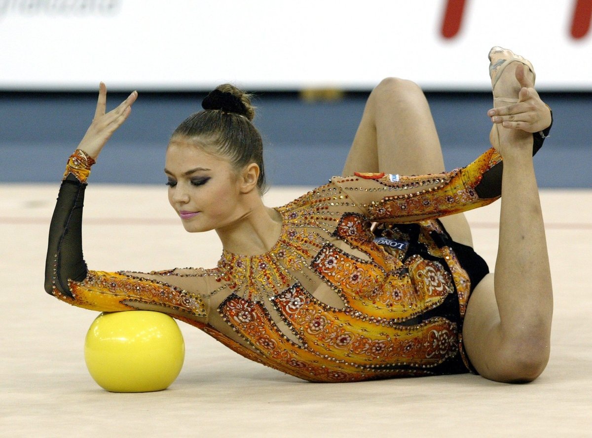 Российская гимнастка Севастьянова показала голую грудь