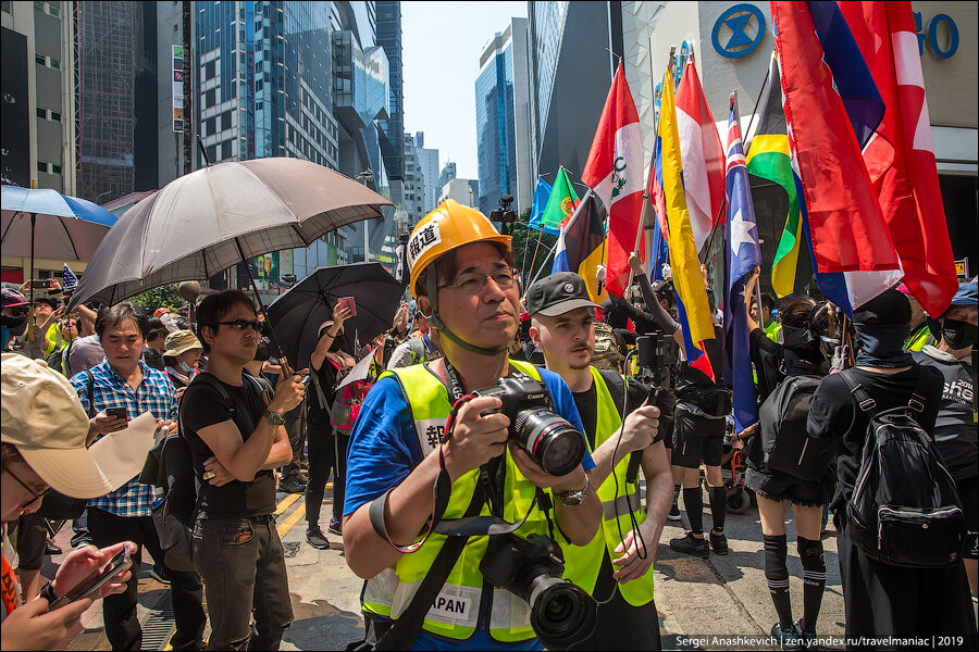 Побывал на протестах в Гонконге и сравнил их с московскими митингами. Интересна связь агрессии и полиции