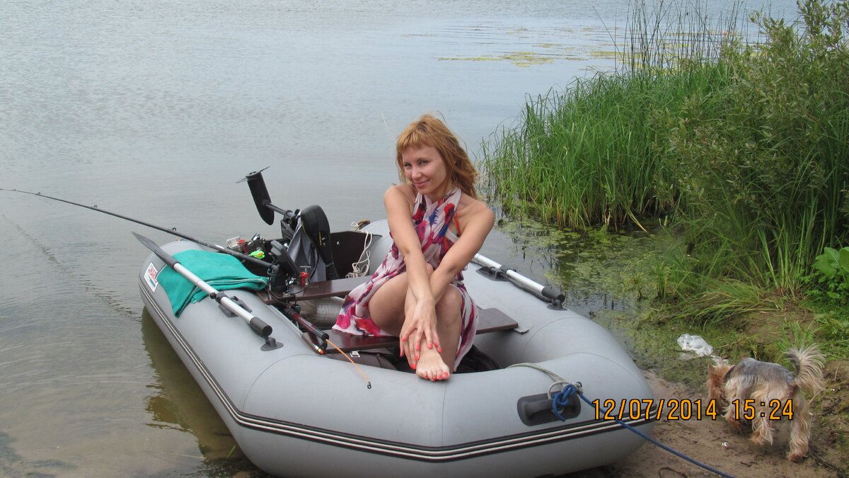 Женщина на корабле (дочь на лодке).