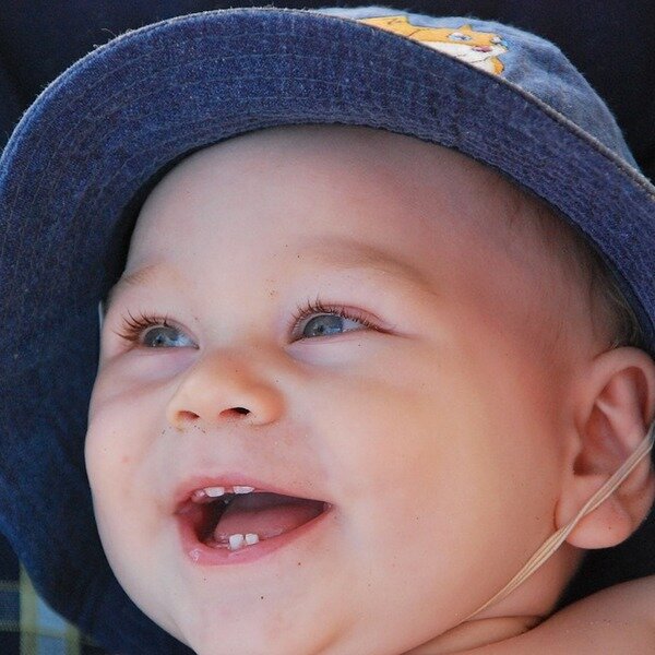 Фото от https://cdn.pixabay.com/photo/2016/05/30/09/26/boy-1424452_960_720.jpg