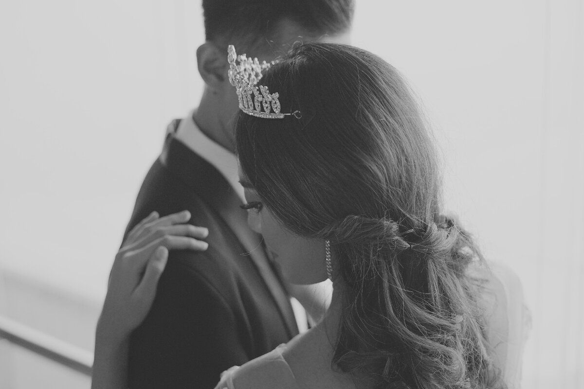 https://www.pexels.com/photo/grayscale-photography-of-wedding-couple-2032363/