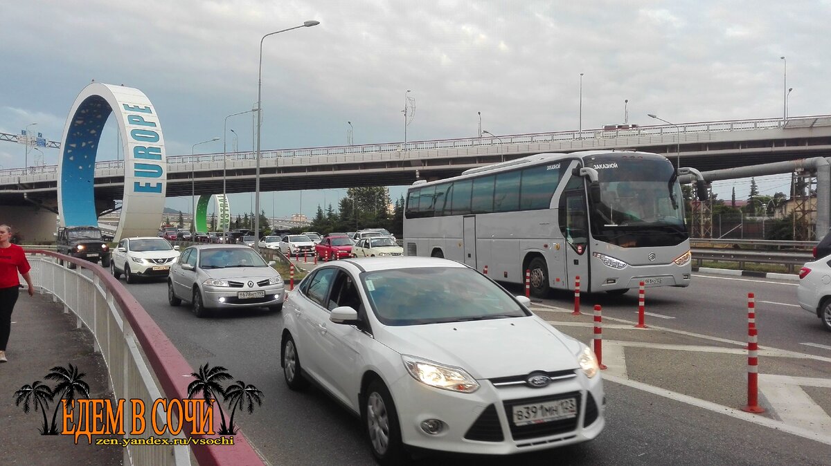 Сочи пробка на курортном проспекте. Пробки в дагомысе. Пробки сочи адлер. Пробки в дагомысе. Как выехать из сочи сегодня.