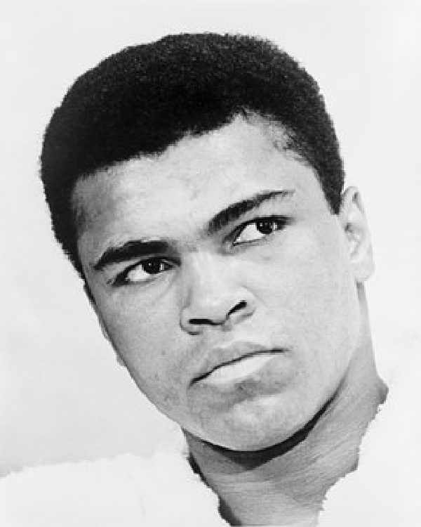 https://cdn.pixabay.com/photo/2014/12/18/16/35/muhammad-ali-572571__340.jpg