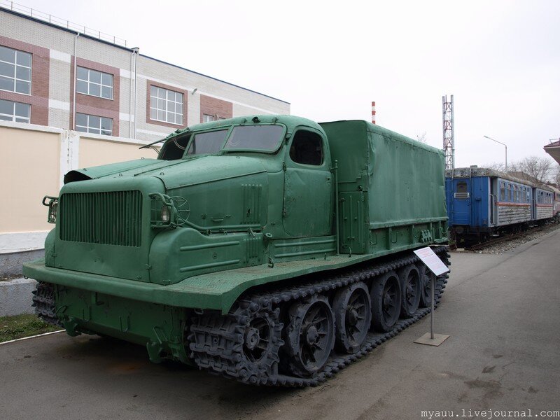 АТ-Т (Артиллерийский Тягач Тяжёлый), выпускался в Харькове в 1950-1975 г.г. на базе Т-54 