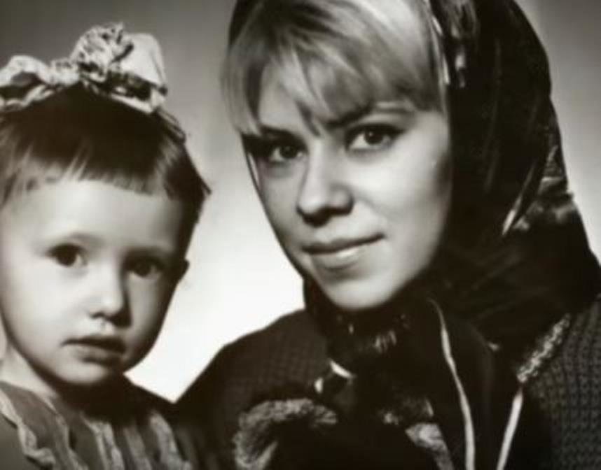Елена с мамой