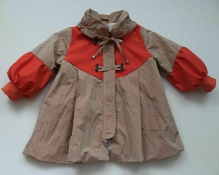 Плащ для девочки двух лет
