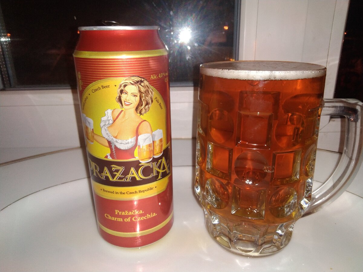 Стоит дороже эталонного "Pilsner Urquell", а вкус... даже рядом не стоял!