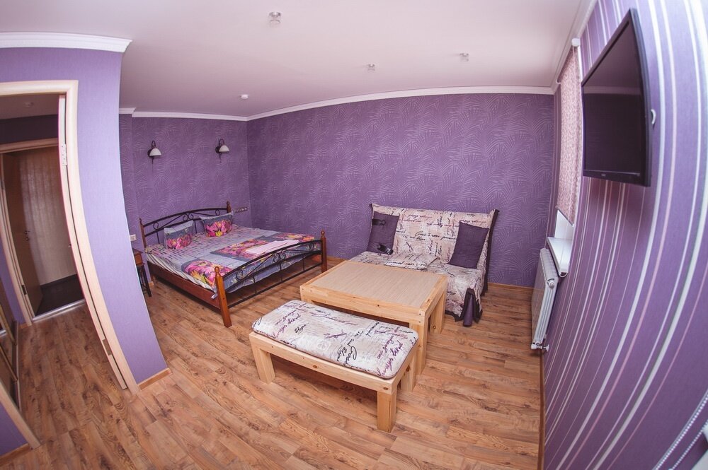 Фото номера с сайта турбазы (у нас был в других цветах)