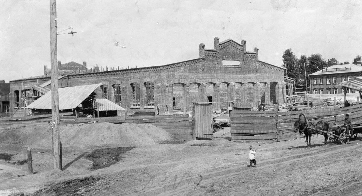 Строительство здания трамвайного парка в Разгуляе на 40 вагонов, 1915 год. Источник: pastvu.com