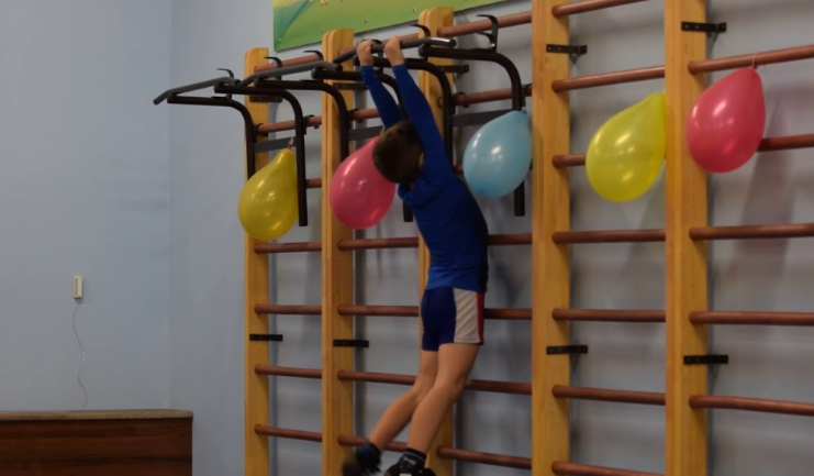 Подтягивания с рывками