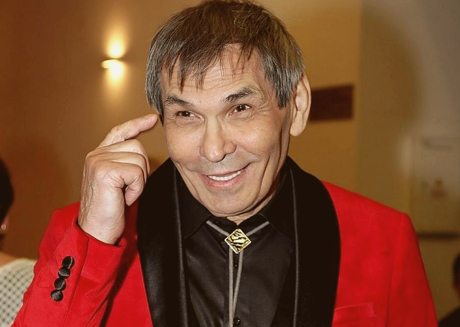 Бари Алибасов