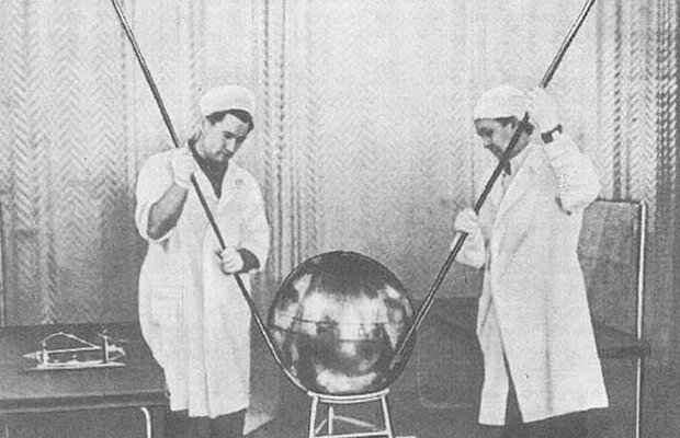 Фотография советских ученых со "Спутник- 1".