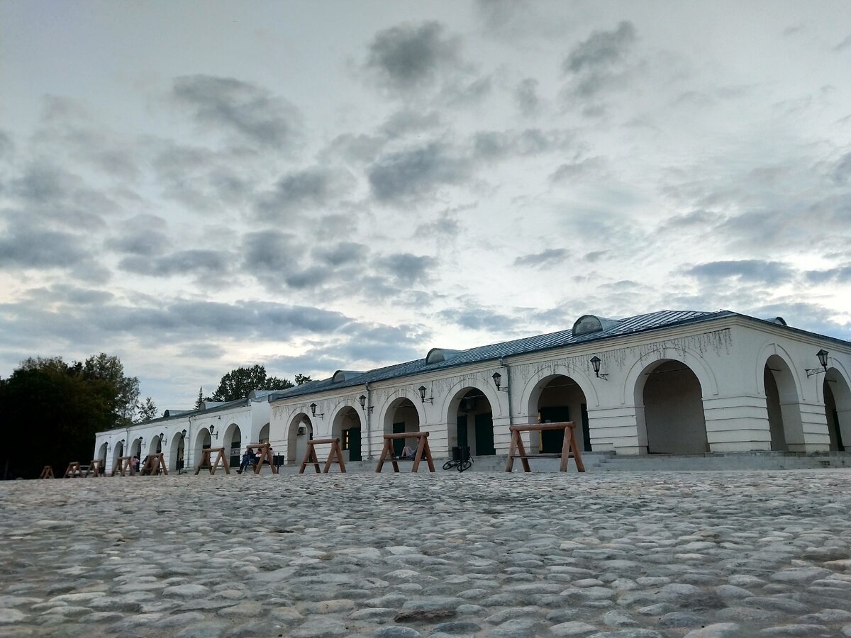 Рынок верея. Верея Московская область торговые ряды. Верея площадь Московская область. Верейский Кремль Верея. Верея Наро-Фоминский торговые ряды.