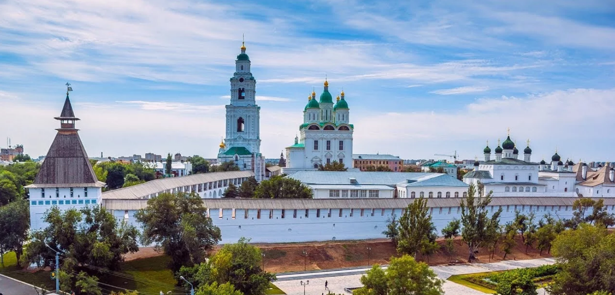 Исторический город России - Астрахань - город на 11 островах. Астраханский кремль. Фото с просторов инета.
