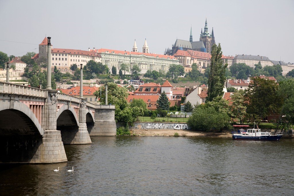 Вид на Пражский Град с реки Влтава