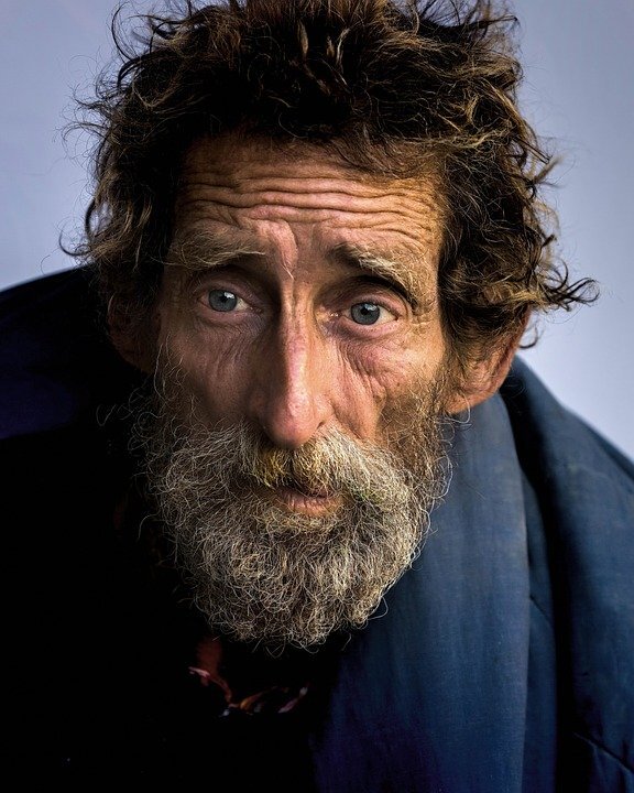 https://cdn.pixabay.com/photo/2015/07/15/06/42/homeless-845709_960_720.jpg