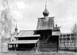 Церковь Ризоположения, фото 1979г. На кровле 2 главки.  (Источник: http://rusarch.ru/ivanova_g2.htm)