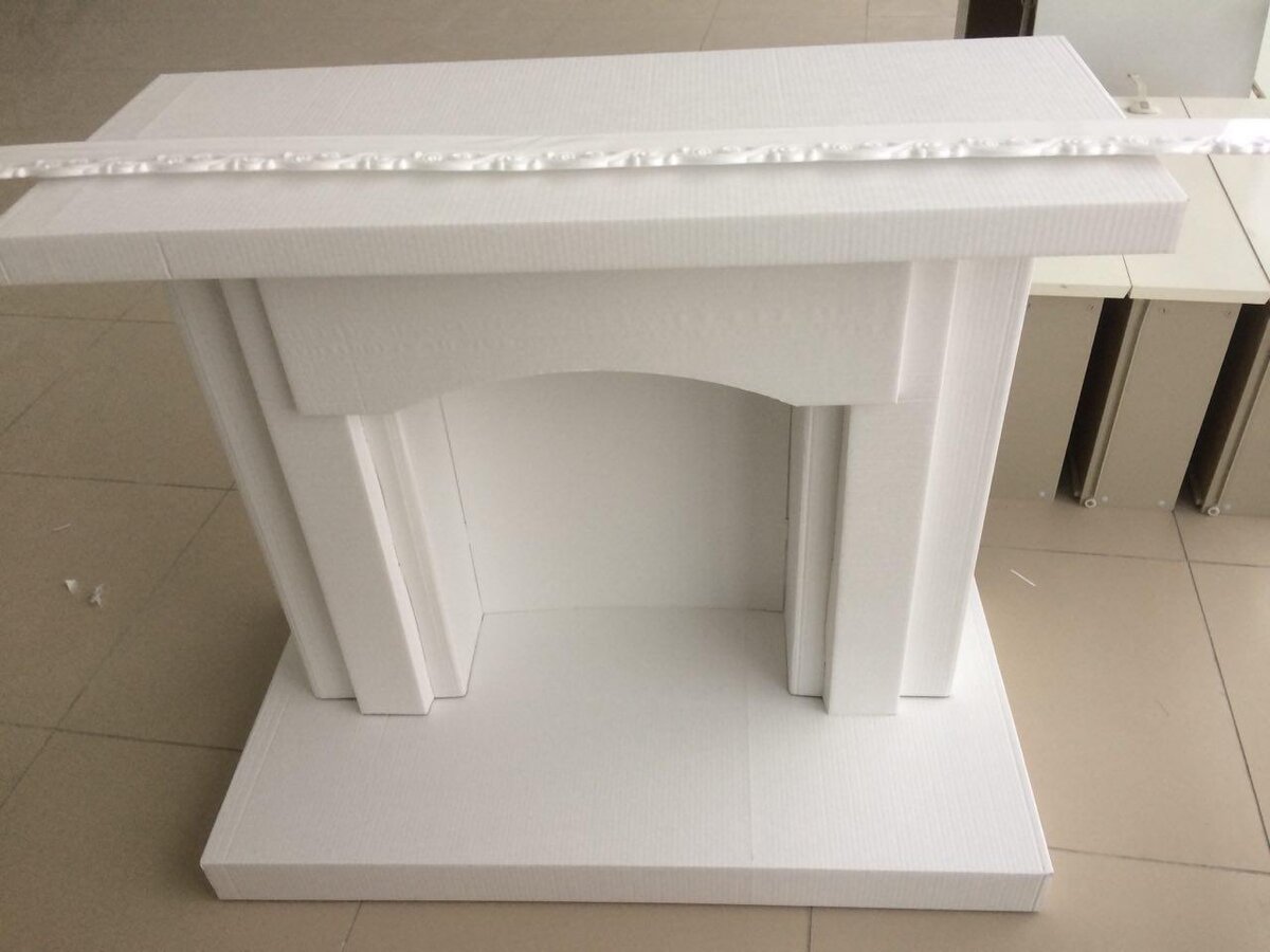 камин декоративный из картона