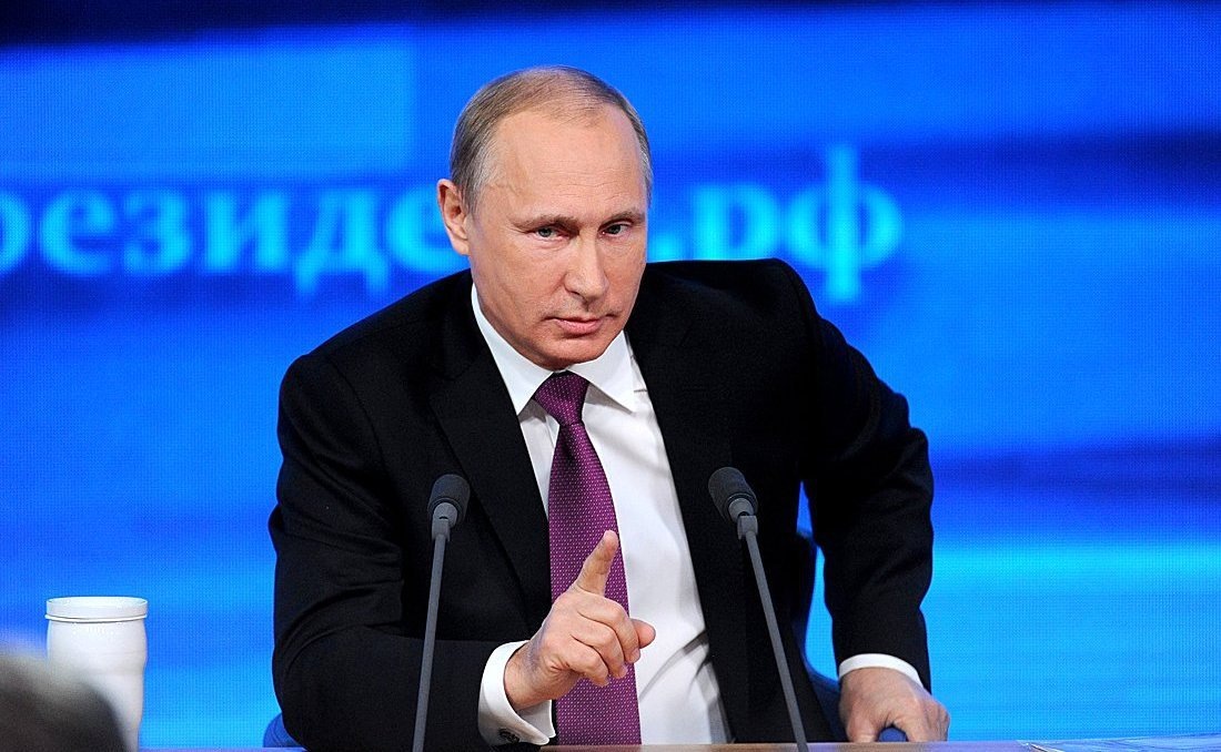 Источник: https://versiya.info/uploads/posts/2018-06/1528440473_vo-vremya-pryamoj-linii-vladimira-putina-sprosyat-o-cenah-na-benzin.jpg