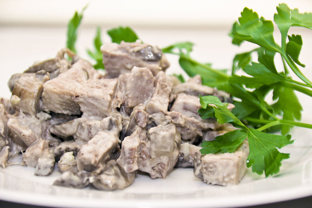 Говяжий язык и шампиньоны (Фото из открытых источников) 